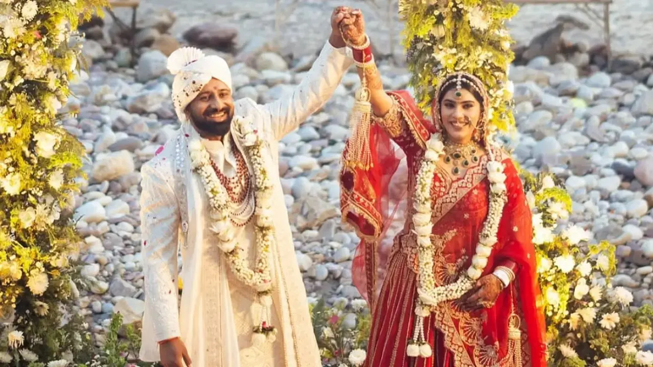 <p>Rajat Dalal ties the knot, sharing a dreamy wedding photo and calling it a new life phase. The Bigg Boss 18 star keeps details private as fans flood social media with love and congratulations.<strong><a href="https://www.mid-day.com/entertainment/television-news/article/the-50-rajat-dalal-gets-married-to-his-lady-love-in-an-intimate-ceremony-23623168" target="_blank" rel="noopener"> Read full story here</a></strong></p>